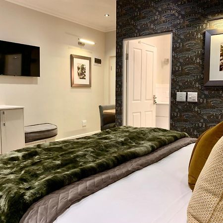 Alluvia Boutique Winery & Luxury Accommodation Stellenbosch Habitación foto A bedroom at the hotel