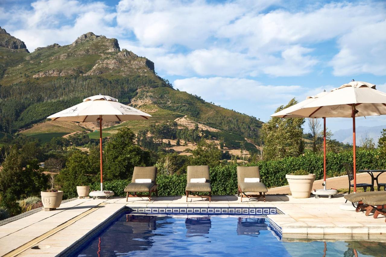 Alluvia Boutique Winery & Luxury Accommodation Stellenbosch Exterior foto The swimming pool at the hotel