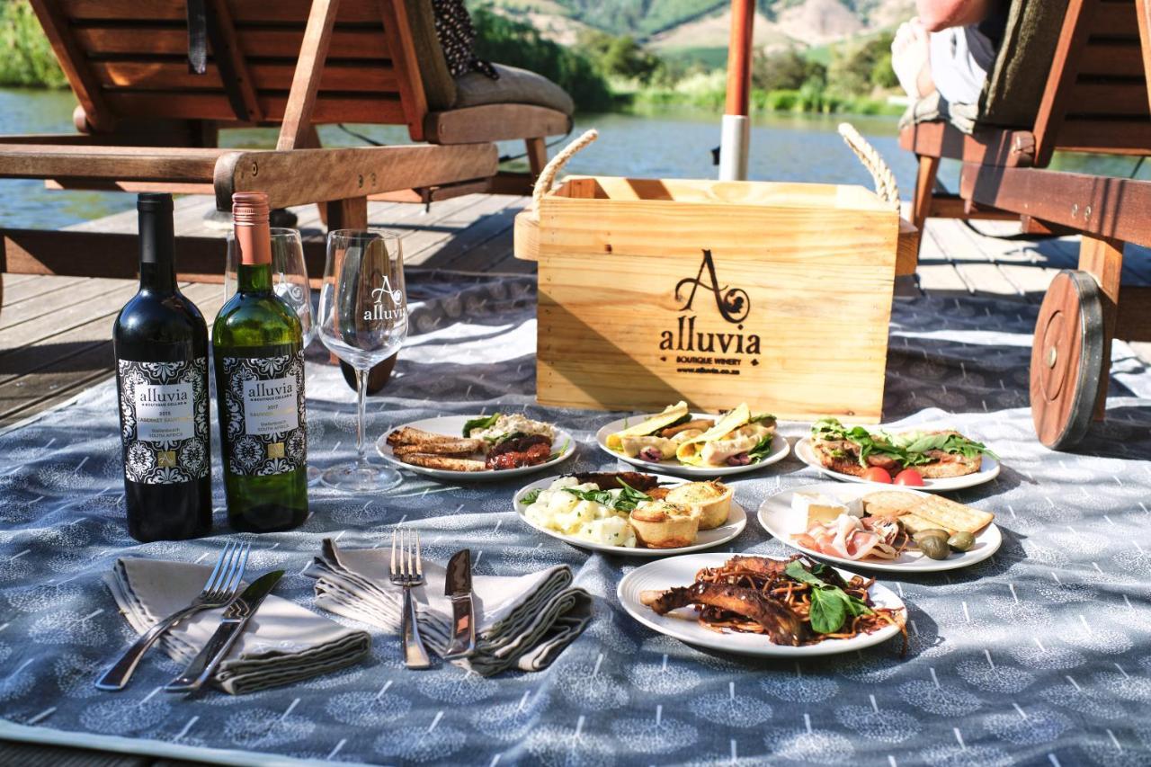 Alluvia Boutique Winery & Luxury Accommodation Stellenbosch Exterior foto Picnic at the winery