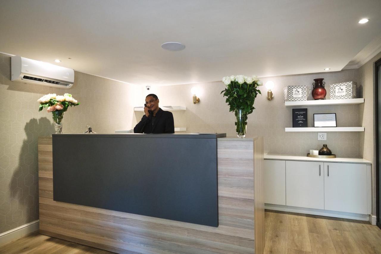 Alluvia Boutique Winery & Luxury Accommodation Stellenbosch Exterior foto Reception desk at a hotel