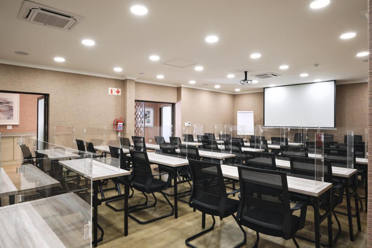Alluvia Boutique Winery & Luxury Accommodation Stellenbosch Exterior foto Classroom