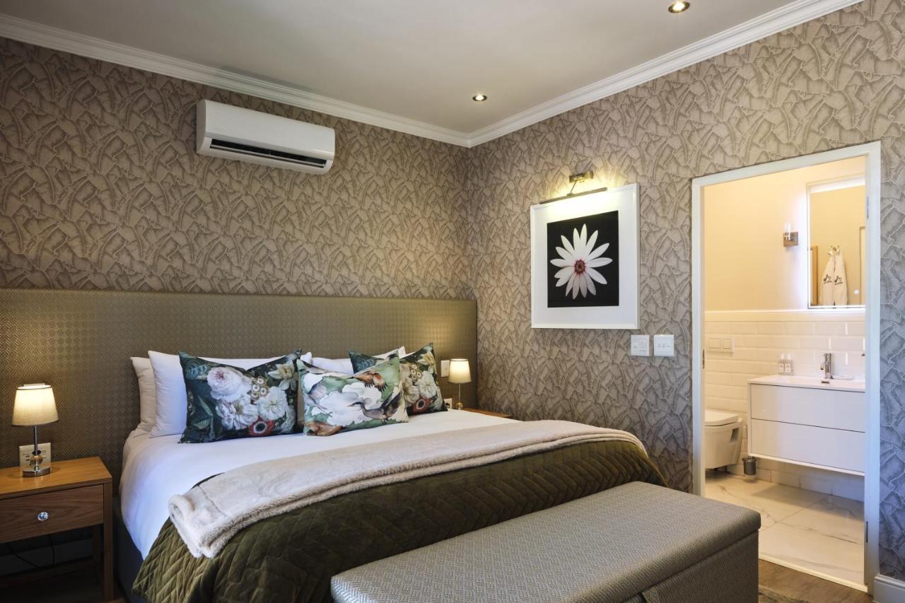 Alluvia Boutique Winery & Luxury Accommodation Stellenbosch Exterior foto A bedroom at the Cape Heritage
