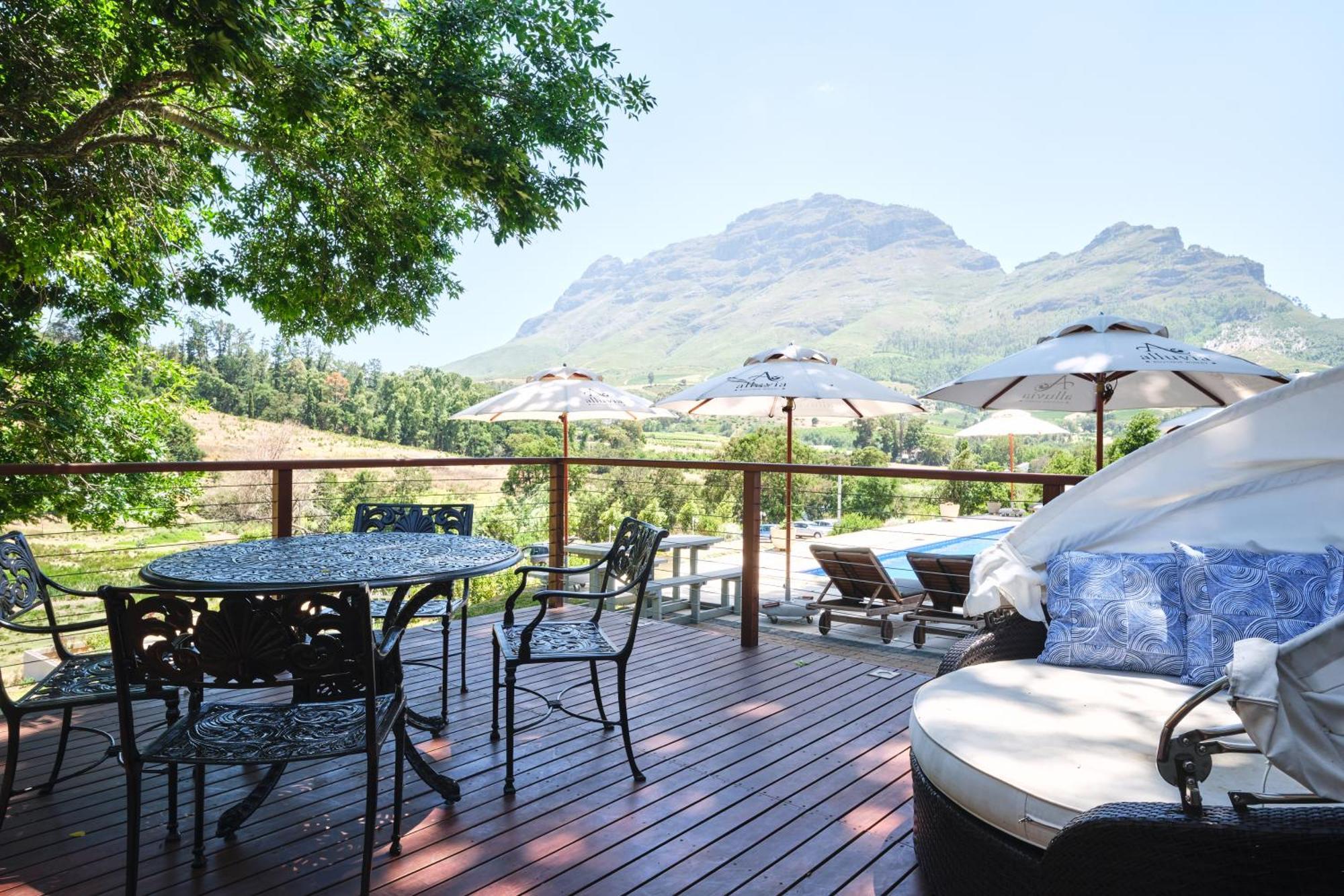Alluvia Boutique Winery & Luxury Accommodation Stellenbosch Habitación foto View of the Hot Tub at the Spa at La Motte