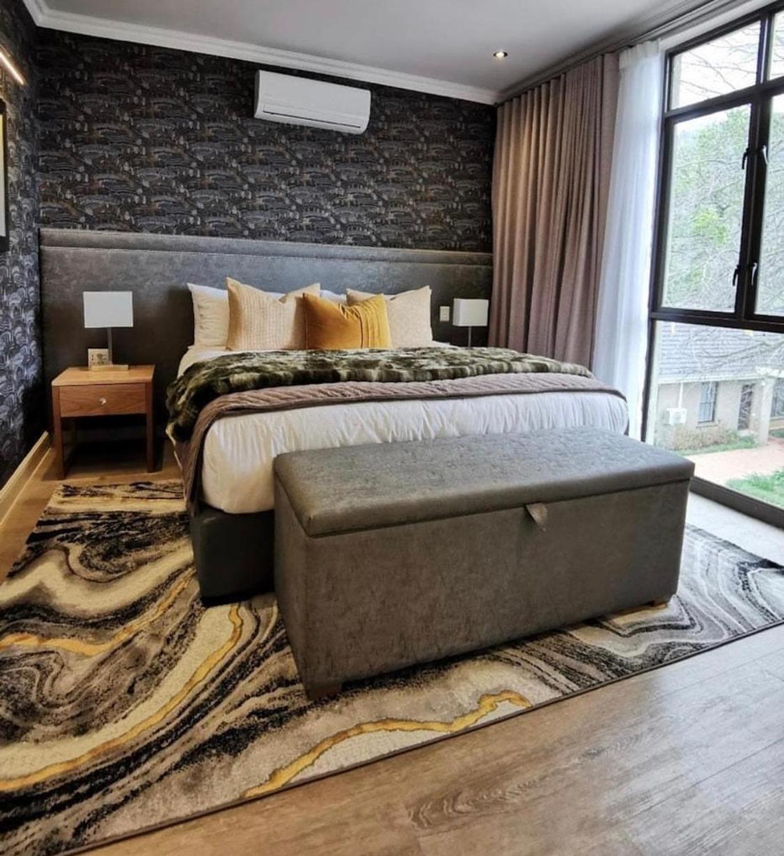 Alluvia Boutique Winery & Luxury Accommodation Stellenbosch Habitación foto A bedroom with a storage bench